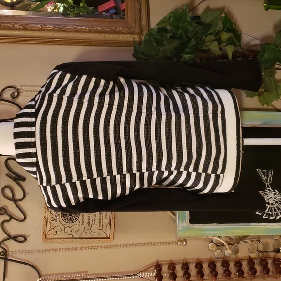 Maurices Zip Up Jacket Size Medium - Picture 5 of 6